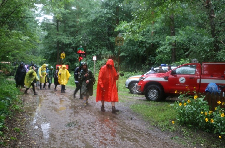 Pielgrzymka na Jasną Górę. Pierwszy dzień cz. 1