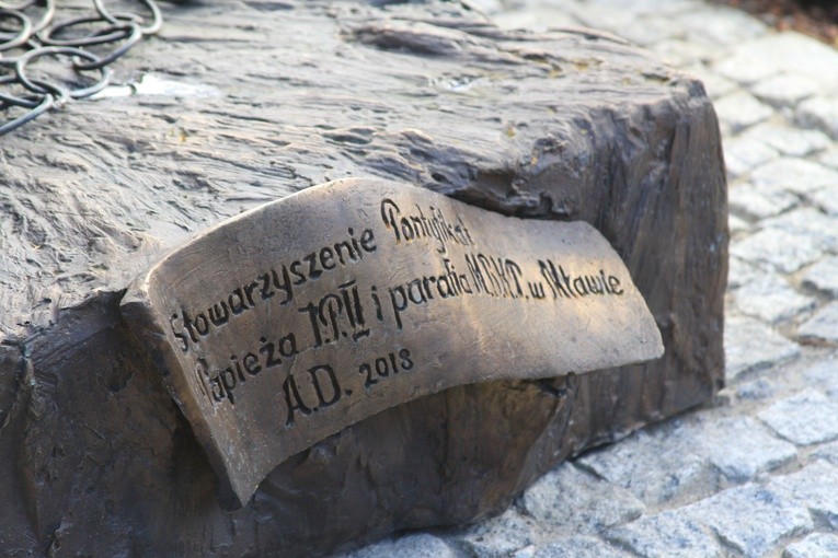 Pomnik bł. ks. J. Popiełuszki w Mławie