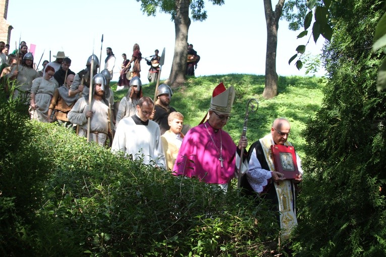 Diecezjalne dziękczynienie za chrzest Polski. 1