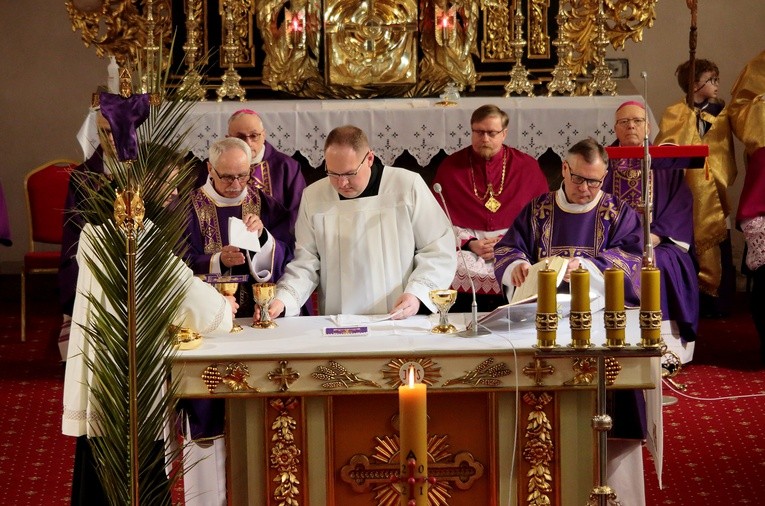 Msza pogrzebowa ks. prał. Żołnierkiewicza