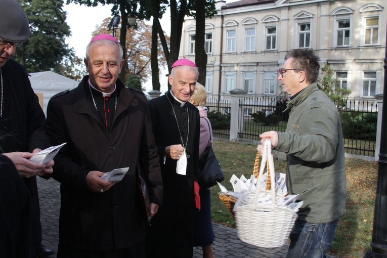 Episkopat w Płocku. Msza w kolegiacie
