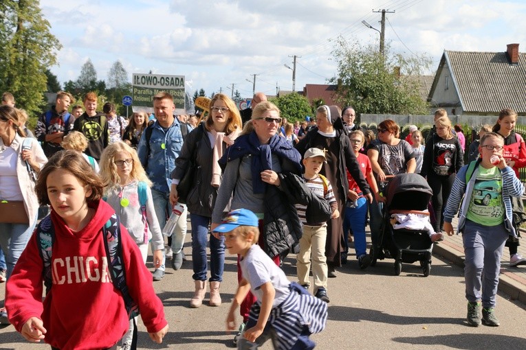 Rostkowo. Pielgrzymka dzieci (część I)