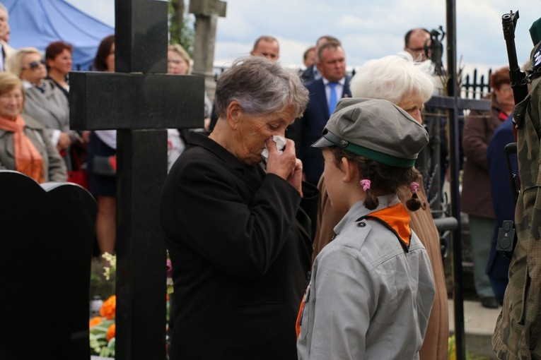 Chociszewo. Uroczystości przy mogile Męczenników Fortu III w Pomiechówku