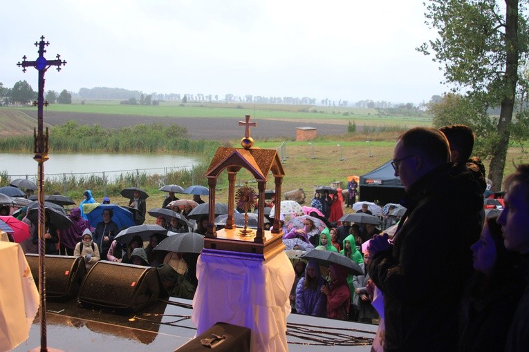Rostkowo. Pielgrzymka młodzieży