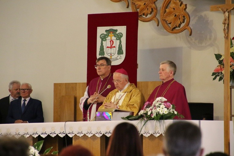 Płock. 40-lecie parafii pw. św. Jadwigi Królowej