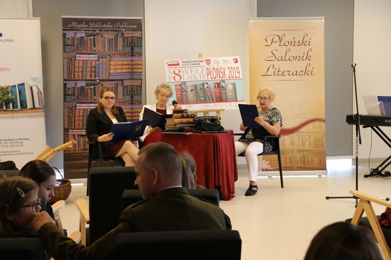 Płońsk. Narodowe Czytanie w MCK