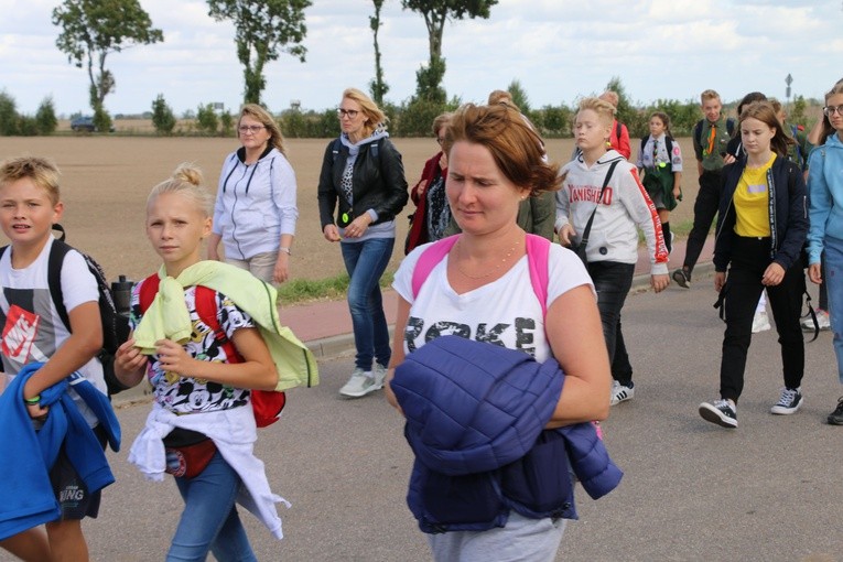 Rostkowo. Pielgrzymka dzieci (część II)
