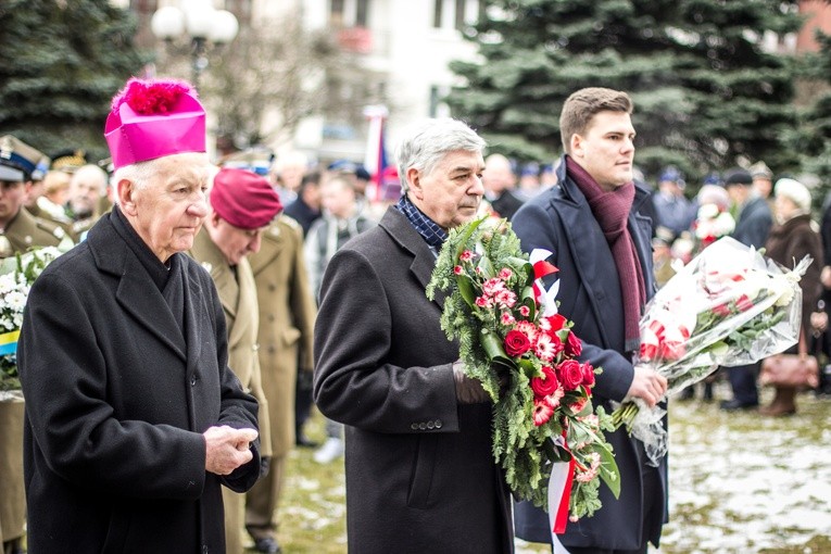 Cześć i chwała bohaterom!