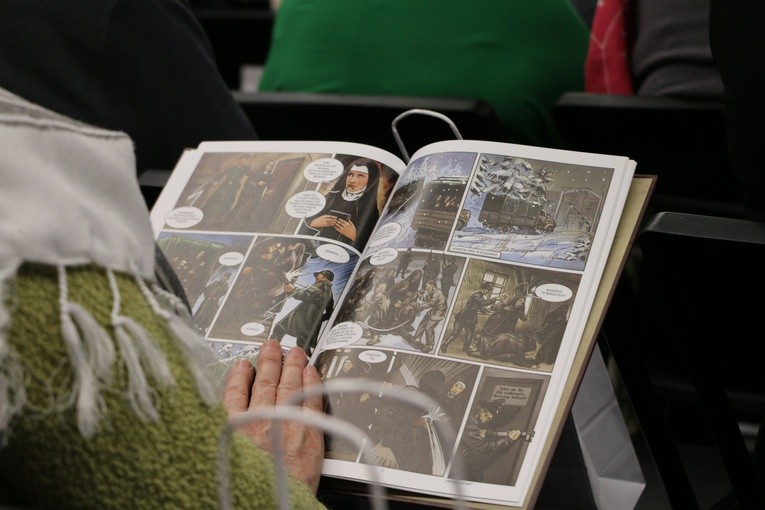 Przasnysz. Promocja komiksu "Mateczki"
