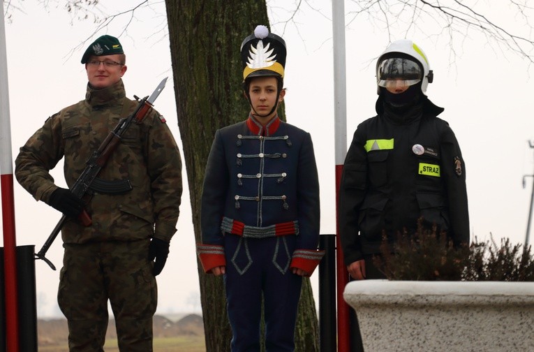 Przy powstańczej mogile
