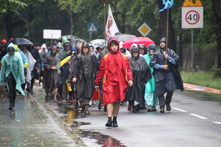 Pielgrzymka na Jasną Górę. Wyjście z Płocka cz.1