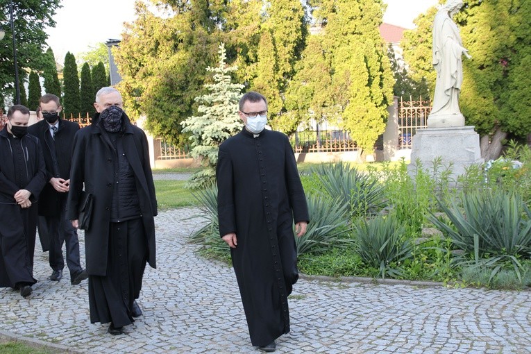 Płock. Modlitwa przy pomniku błogosławionego męczennika