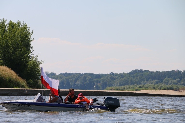 Czerwińsk n. Wisłą. Różaniec z bp. Piotrem Liberą