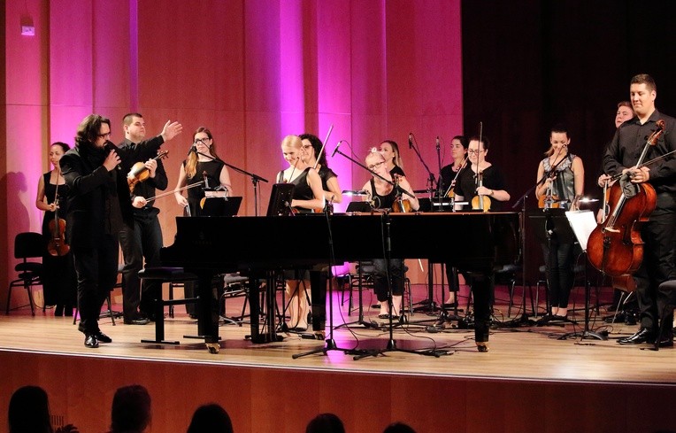 Filharmonia /ostrożnie, wciąga