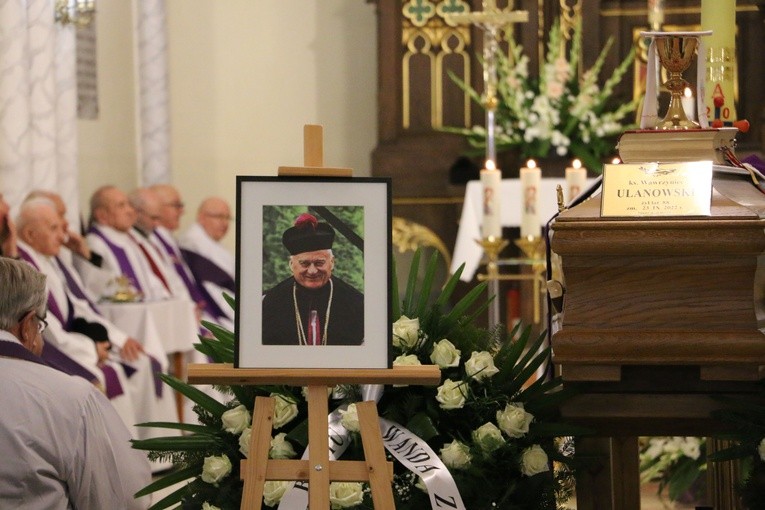 Stara Wrona. Uroczystości pogrzebowe ks. kan. Wawrzyńca Ulanowskiego