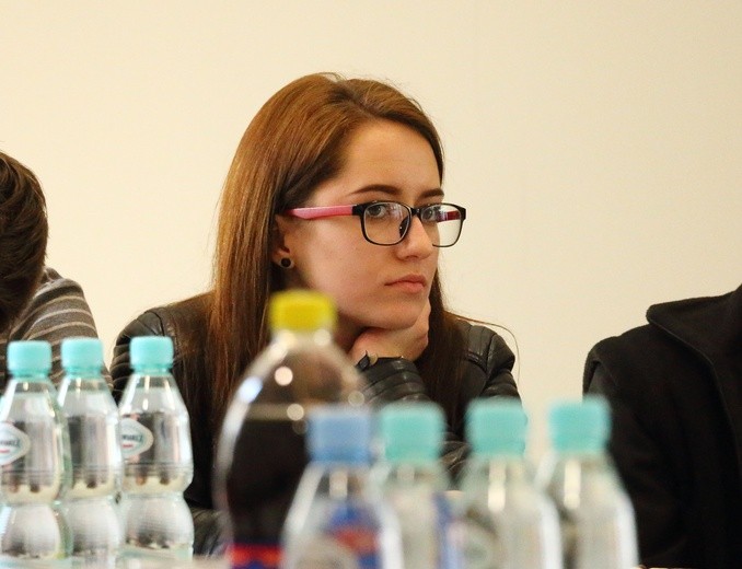 Uroczyste posiedzenie zespołu synodalnego młodych 