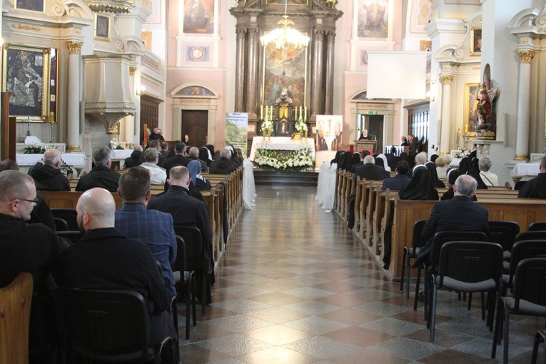 Płock. 100-lecie sióstr pasjonistek. Część I
