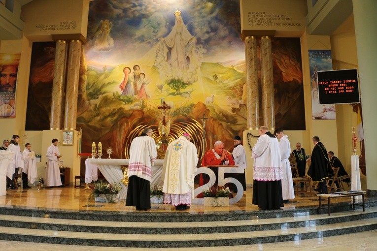 Ciechanów. Uroczystości w parafii MB Fatimskiej