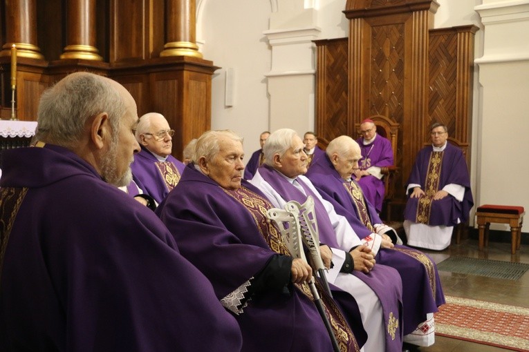 Płock - Radziwie. Pogrzeb ks. kan. Zygmunta Karpa