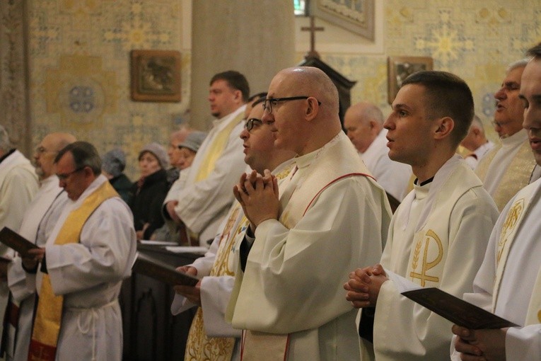 Płock. Msza Krzyżma w bazylice katedralnej