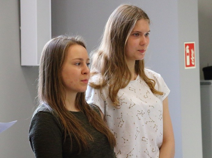 Uroczyste posiedzenie zespołu synodalnego młodych 