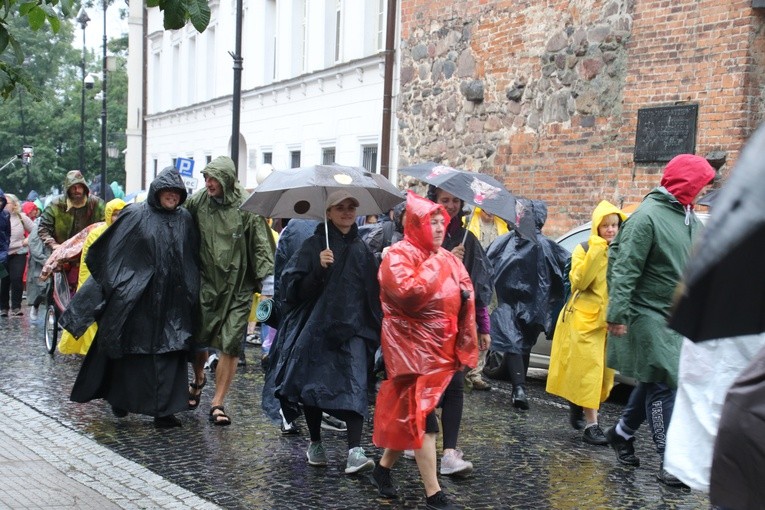 Pielgrzymka na Jasną Górę. Wyjście z Płocka cz.1