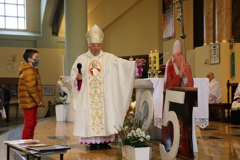 Ciechanów. Uroczystości w parafii MB Fatimskiej