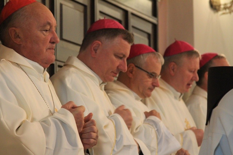 Episkopat w Płocku. Msza w kolegiacie