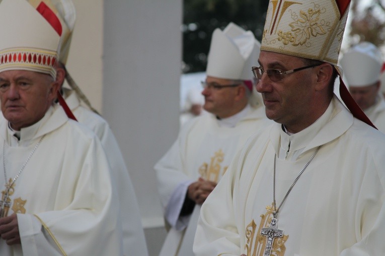 Episkopat w Płocku. Msza w kolegiacie