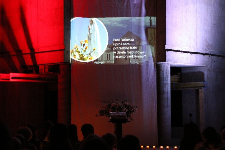 Nabożeństwo fatimskie w sanktuarium Bożego Miłosierdzia w Płocku
