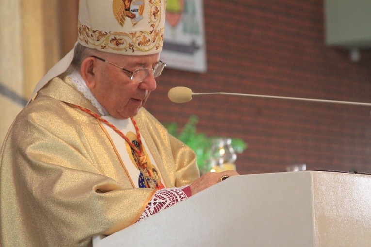 Pomnik bł. ks. J. Popiełuszki w Mławie