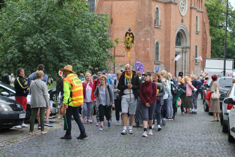 Płock. Pielgrzymka na Jasną Górę 2023 - wyjście