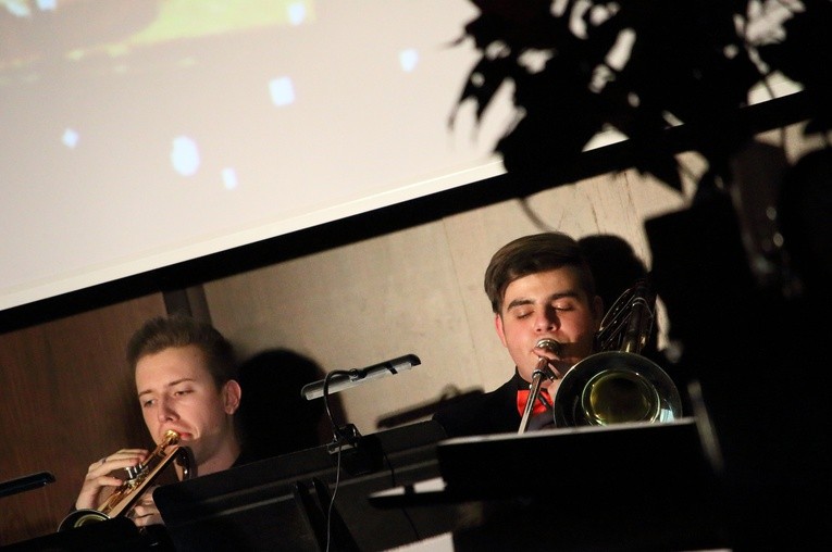 "Z kopyta kulig rwie"