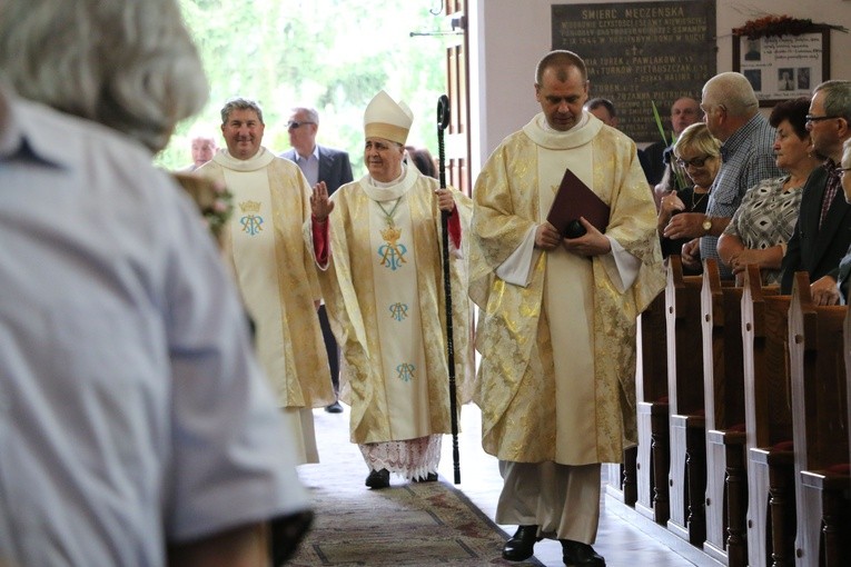 Popowo Kościelne. Wprowadzenie relikwii bł. Carla Acutisa