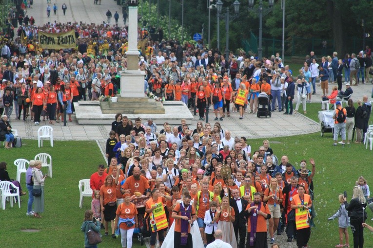 Pielgrzymka. Wejście na szczyt - cz. 1
