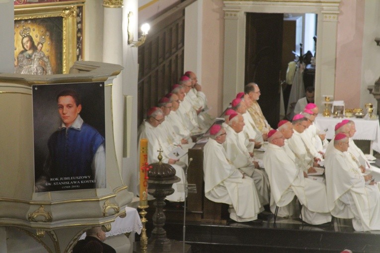 Episkopat w Płocku. Msza w kolegiacie