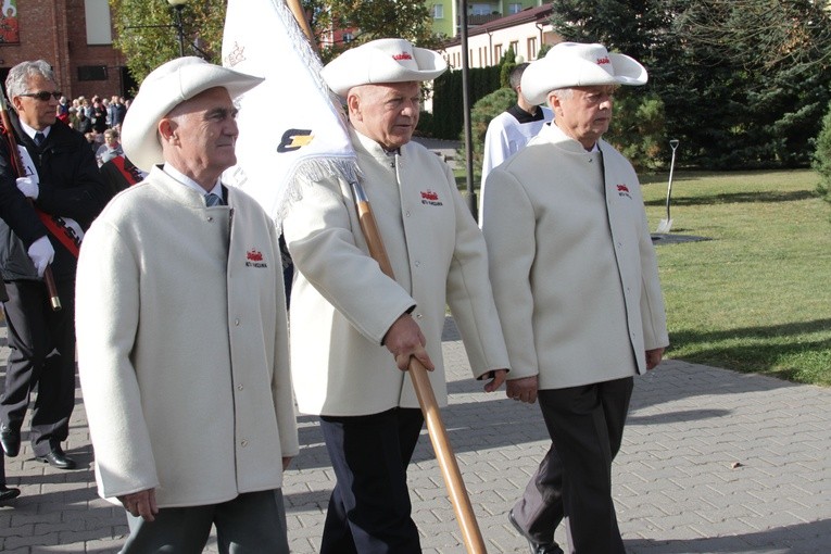 Pomnik bł. ks. J. Popiełuszki w Mławie