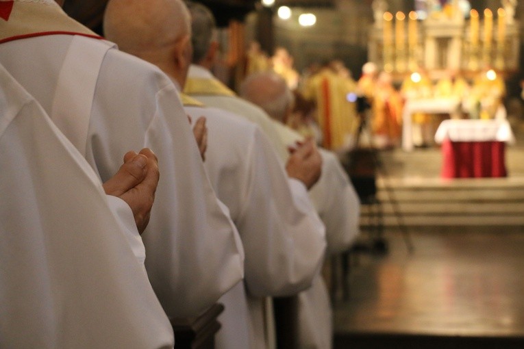 Płock. Msza Krzyżma w bazylice katedralnej