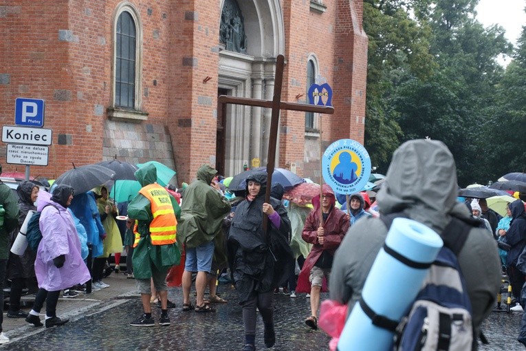 Pielgrzymka na Jasną Górę. Wyjście z Płocka cz.1