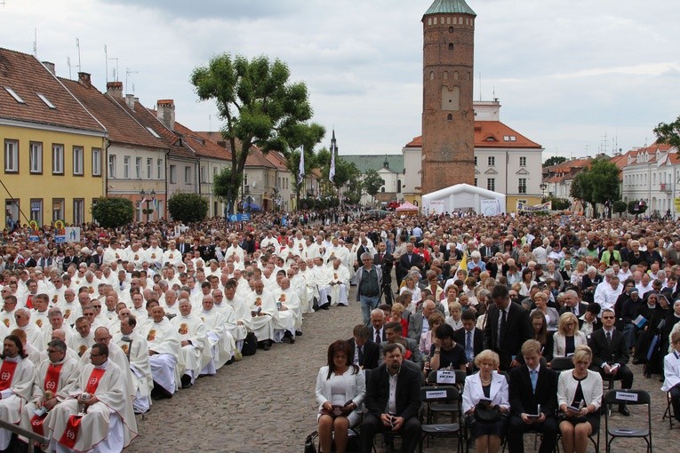 Pułtusk. Msza św. na rozpoczęcie nawiedzenia. Cz. 1