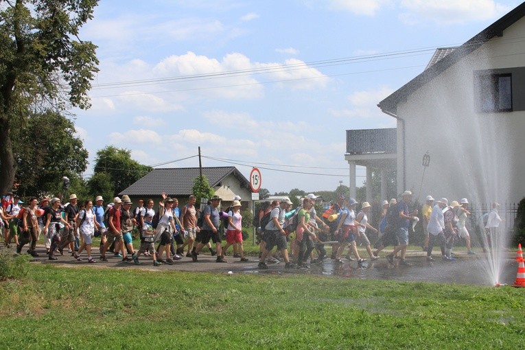 Pielgrzymka. Obiad w Bełdowie