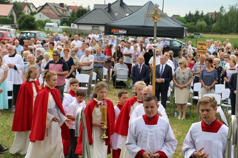 Uroczystości odbyły się na placu przy najmłodszej ciechanowskiej parafii.