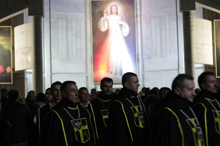 Płock. Pierwsza Msza św. w budowanym sanktuarium Bożego Miłosierdzia