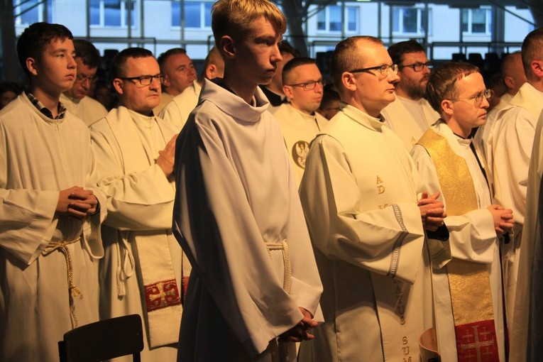 Pielgrzymka młodzieży z Rostkowa do Przasnysza - cz. 2