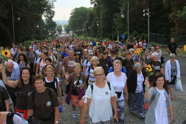 Pielgrzymka na Jasną Górę. Wejście na szczyt