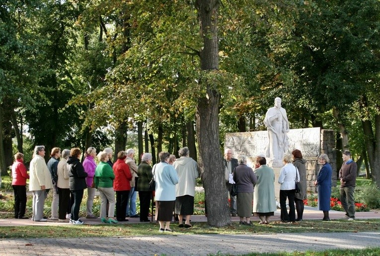 Koronka na ulicach miast 