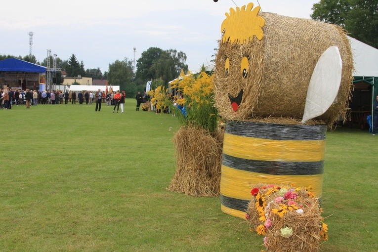 Karniewo. Dożynki diecezjalne cz. 1