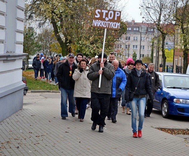 W Marszu Białych Serc w Mławie wzięło udział ponad 100 osób