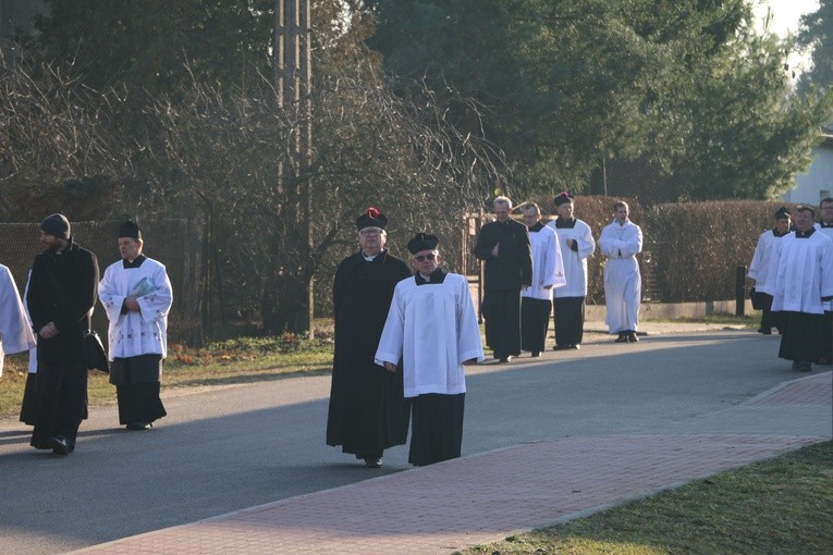 Pomiechowo. Pogrzeb ks. kan. Franciszka Kacprzyckiego