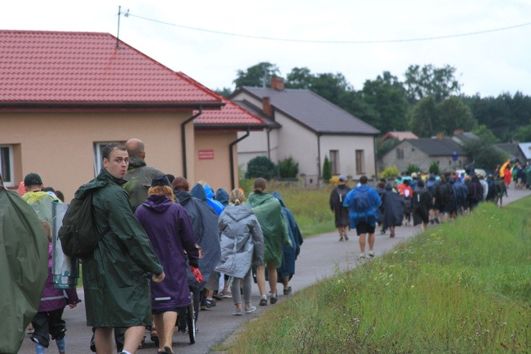 Pielgrzymka. Pątnicy w Sendeniu